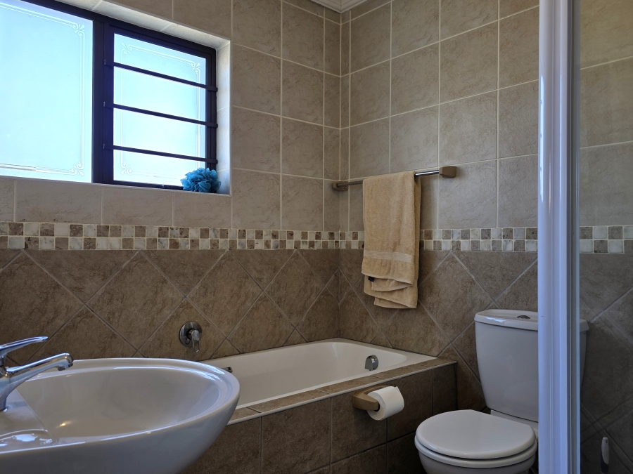 3 Bedroom Property for Sale in Wavecrest Eastern Cape